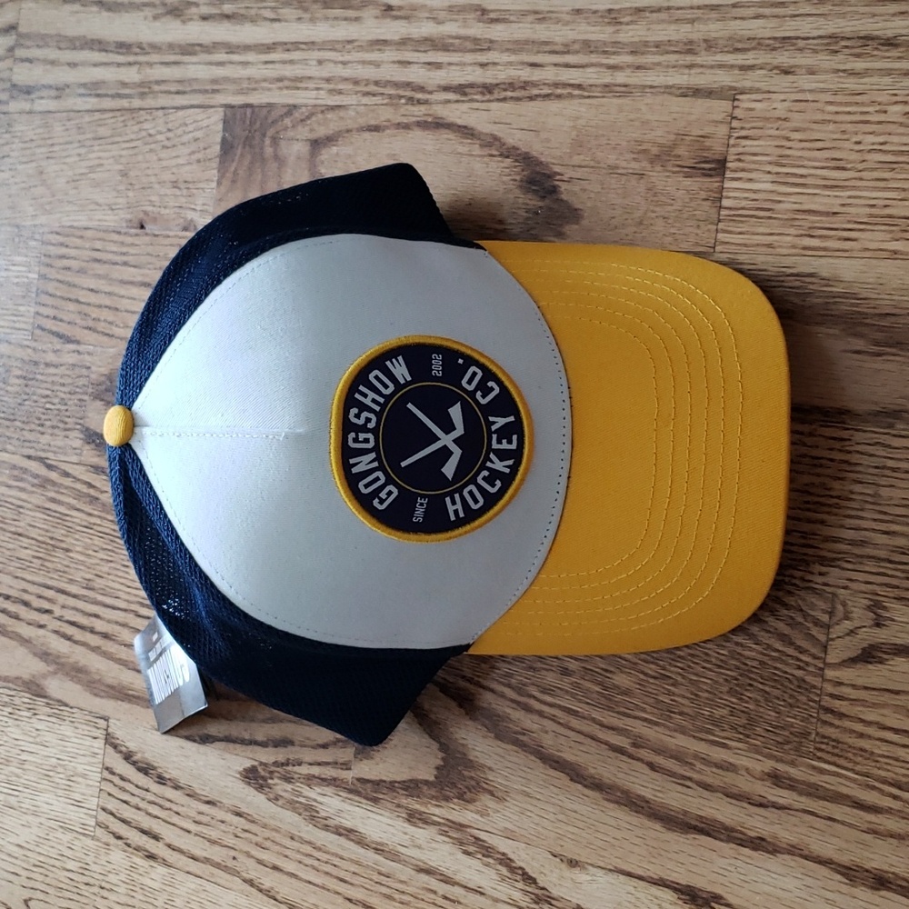 (OS) NWT Gongshow Lifestyle Hockey Apparel Sporty Canadian Made Athletic